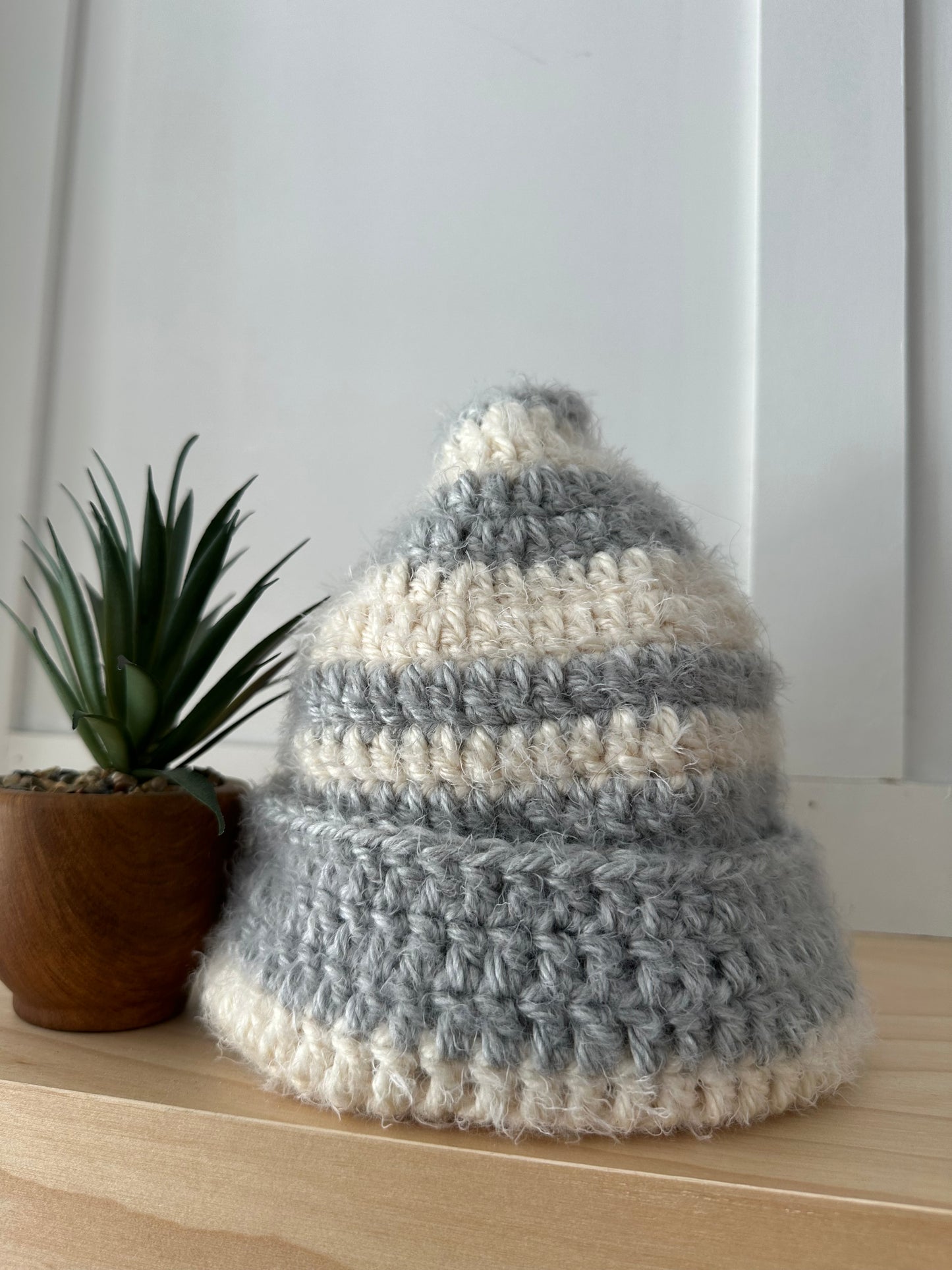 Tuque lignée fait main - T123 - Médium