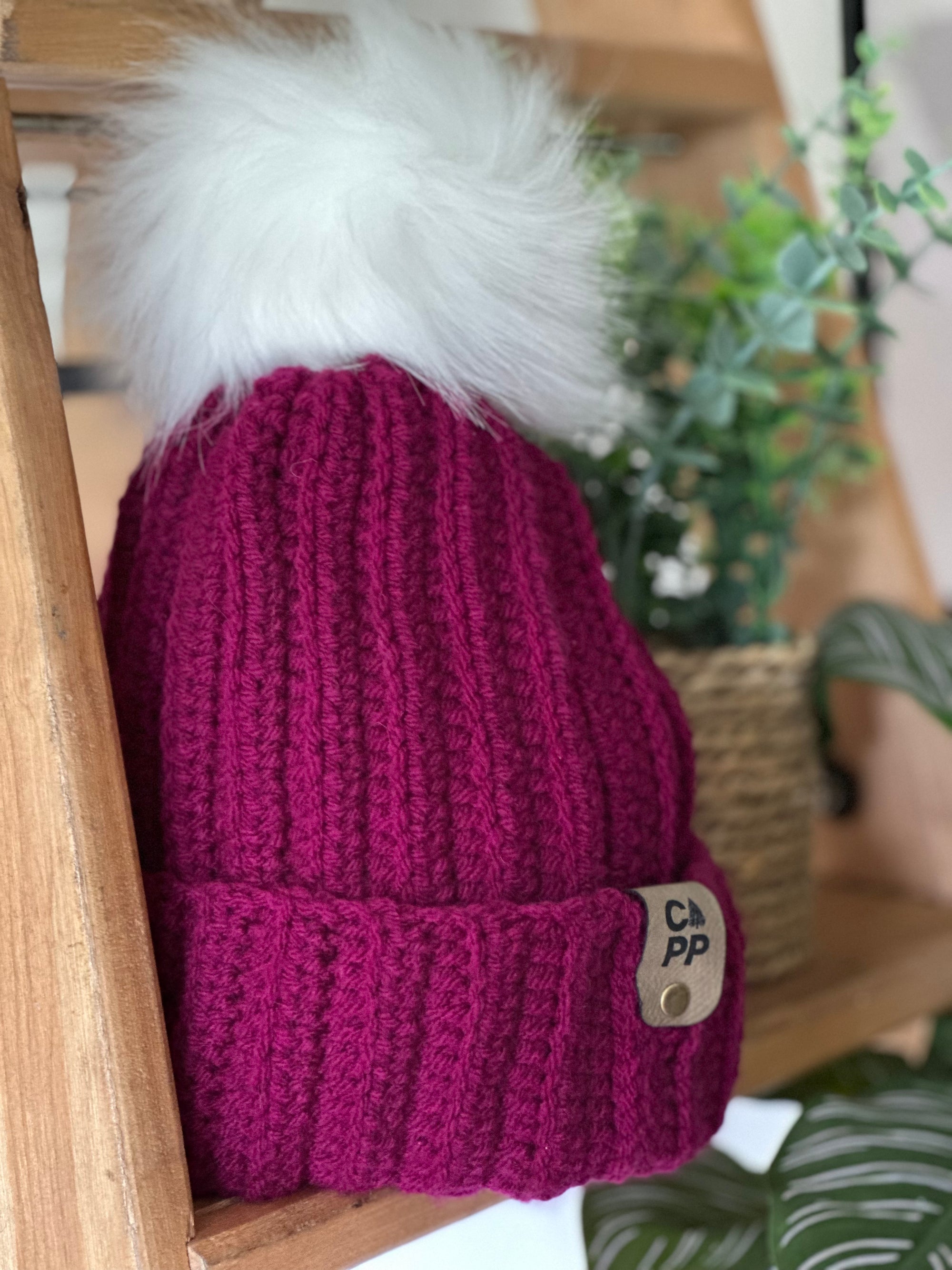 Tuque rose-bourgogne avec pompon - T120 - Épuisée