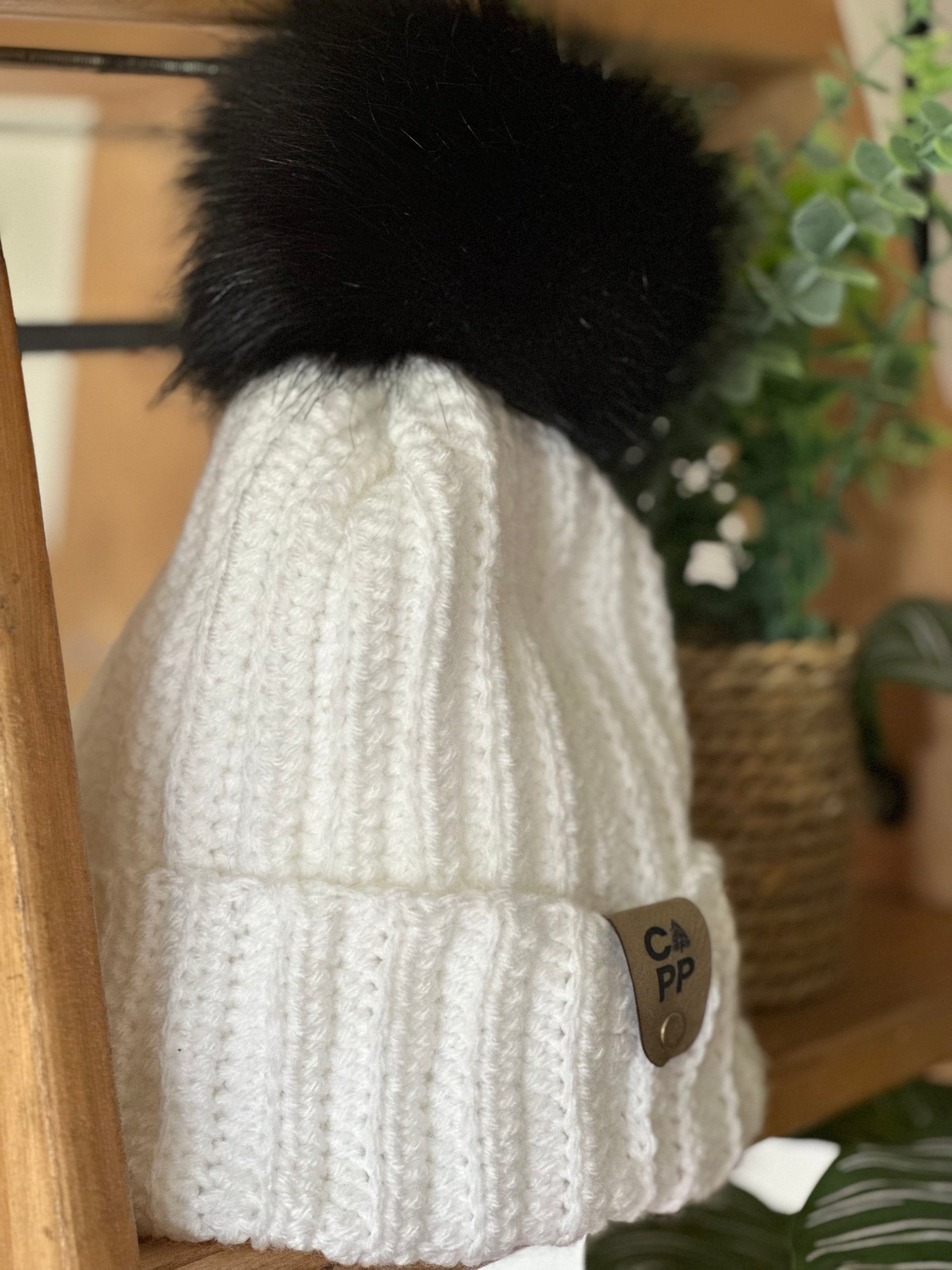 Tuque blanche avec pompon - T119 -Épuisée