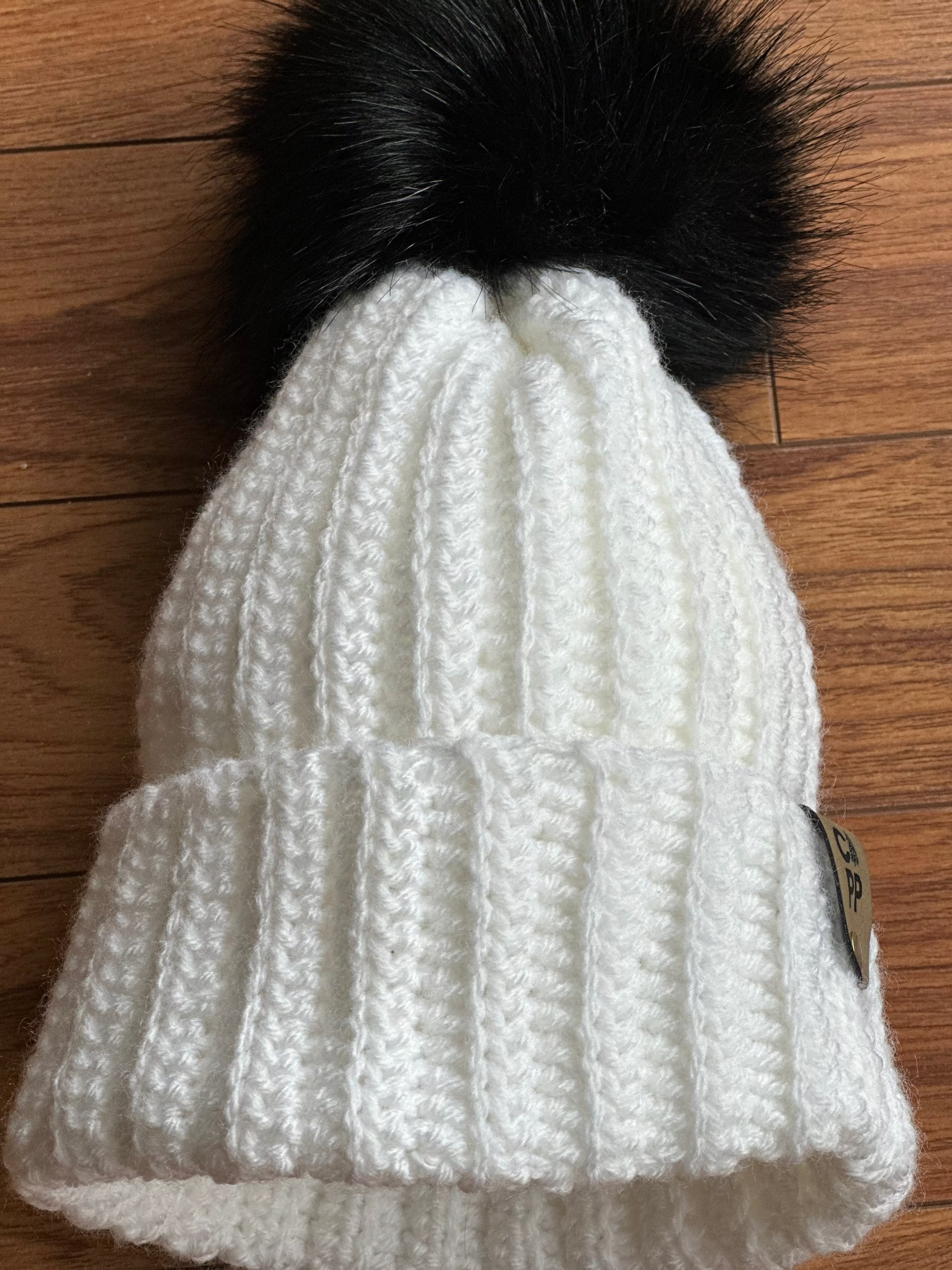 Tuque blanche avec pompon - T119 -Épuisée