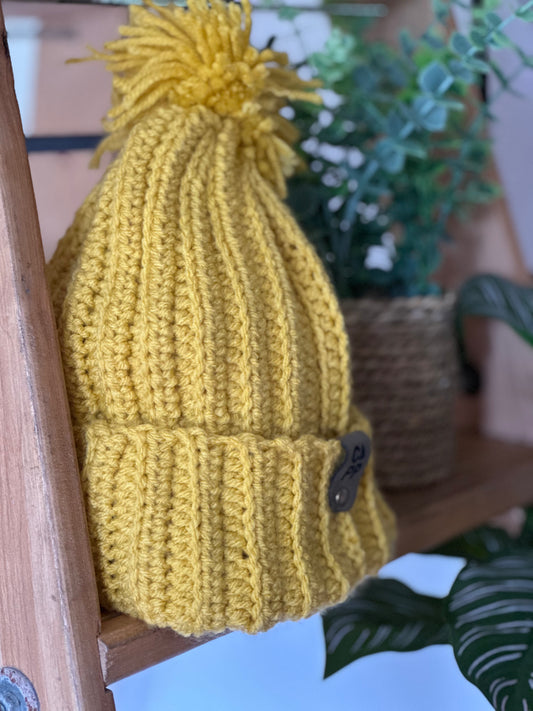 Tuque jaune avec pompon