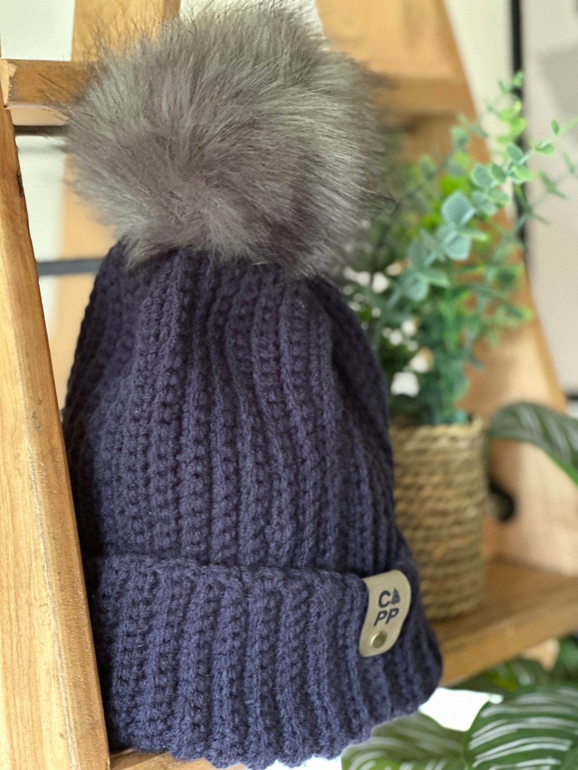 Tuque bleue marine avec pompon - T117