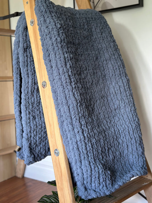 Throw-type blanket (66x38)